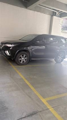 TOYOTA HILUX SW4 2.8 SRX 4X4 7 LUGARES 16V TURBO INTERCOOLER DIESEL 4P AUTOMÁTICO
